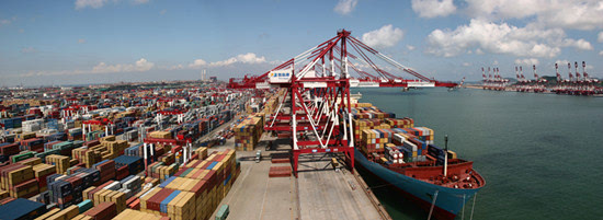 進(jìn)出口貿(mào)易量放緩 青島港 &ldquo;智慧經(jīng)濟(jì)&rdquo;逆勢(shì)上漲